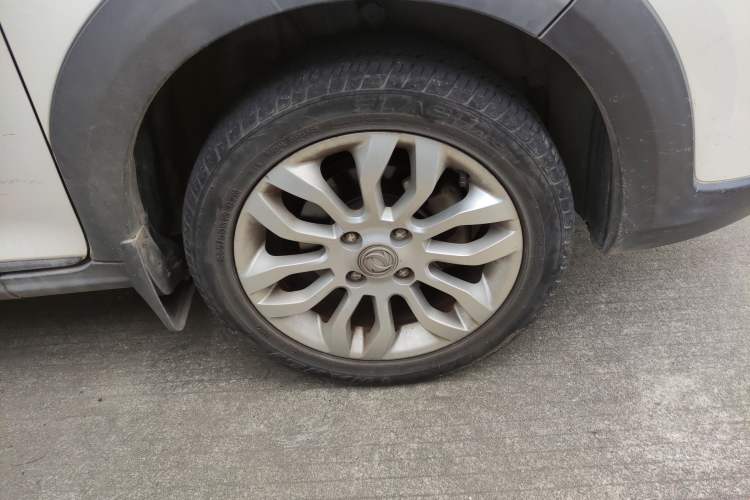 Used Dongfeng Aeolus AX3 2016 1.5L Manual ZhiKu Model Right Front Wheel Hub
