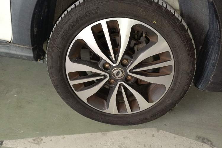Used Dongfeng Aeolus AX3 2016 1.5L Automatic ZhiKu Model Right Front Wheel Hub