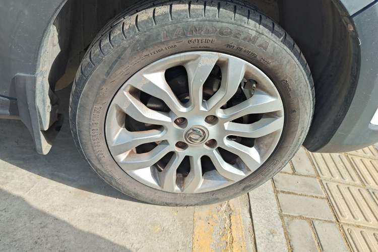Used Dongfeng Aeolus AX3 2016 1.5L Manual Shangkue Model Right Front Wheel Hub