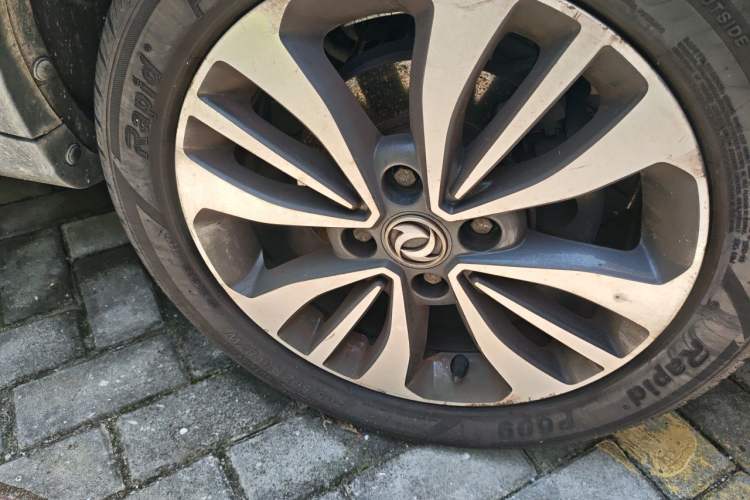 Used Dongfeng Aeolus AX3 2016 1.5L Automatic ZhiKu Model Right Front Wheel Hub