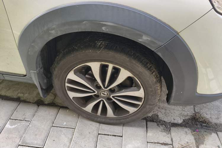 Used Dongfeng Aeolus AX3 2016 1.5L Automatic ZhiKu Model Right Front Wheel Hub