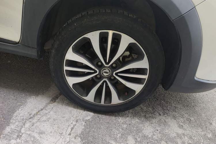 Used Dongfeng Aeolus AX3 2016 1.5L Automatic ZhiKu Model Right Front Wheel Hub