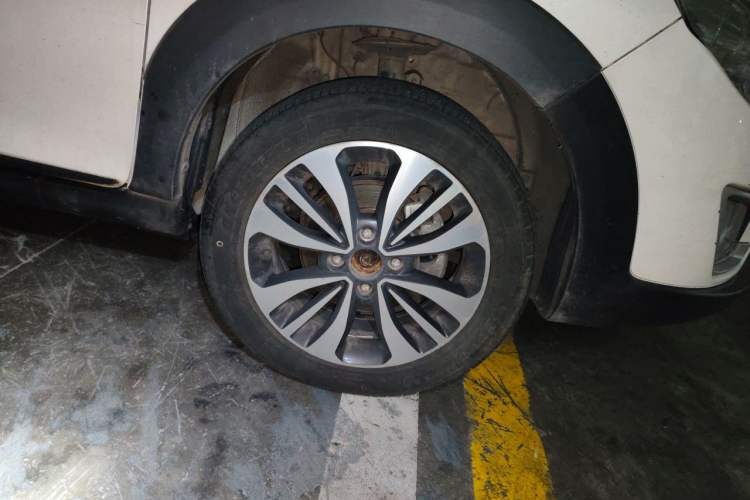 Used Dongfeng Aeolus AX3 2016 1.5L Automatic ZhiKu Model Right Front Wheel Hub