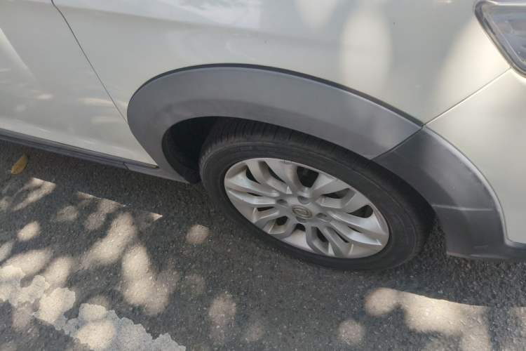 Used Dongfeng Aeolus AX3 2016 1.5L Manual Shangkue Model Right Front Wheel Hub