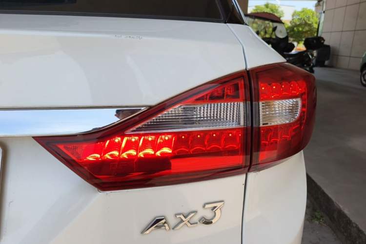 Used Dongfeng Aeolus AX3 2016 1.5L Automatic ZhiKu Model Right Rear Taillight