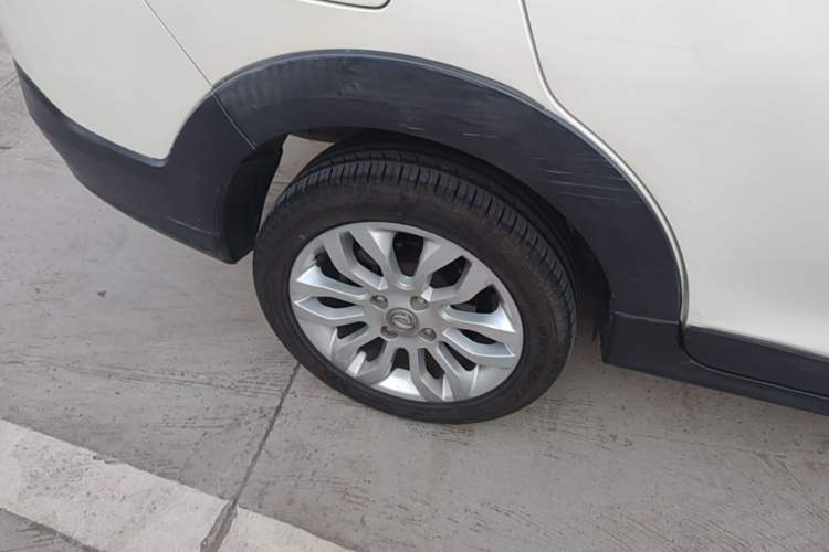 Used Dongfeng Aeolus AX3 2016 1.5L Manual ZhiKu Model Right Rear Wheel Hub