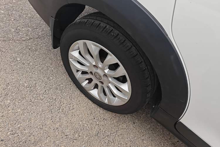 Used Dongfeng Aeolus AX3 2016 1.5L Automatic Shangkue Model Right Rear Wheel Hub