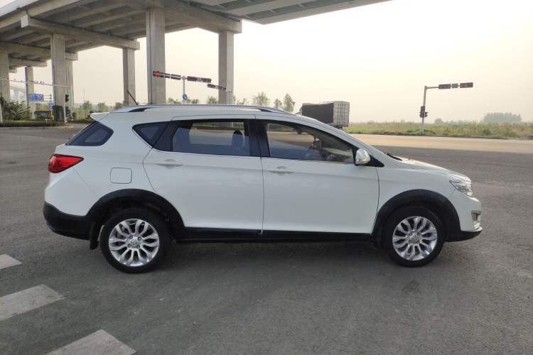 Used Dongfeng Aeolus AX3 2016 1.5L Manual Shangkue Model Right Side