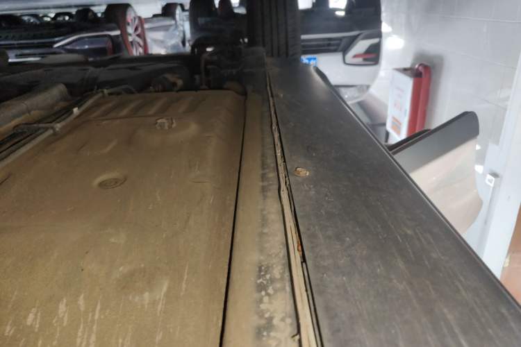 Used Dongfeng Aeolus AX3 2016 1.5L Automatic ZhiKu Model Right Side Sill