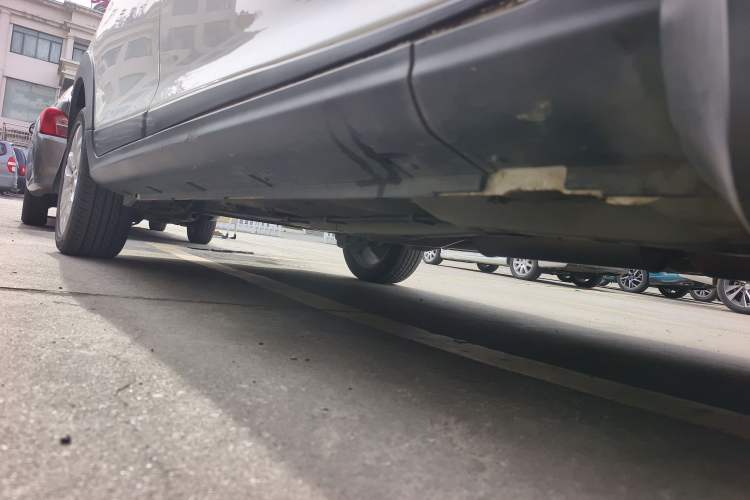 Used Dongfeng Aeolus AX3 2016 1.5L Automatic Shangkue Model Right Side Sill