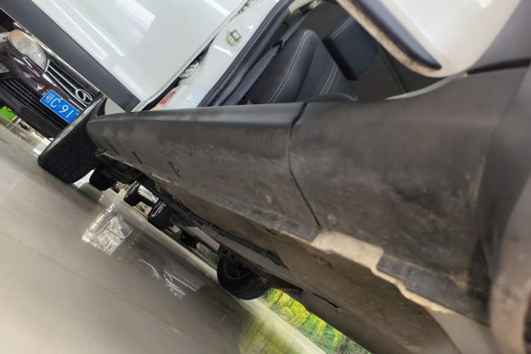 Used Dongfeng Aeolus AX3 2016 1.5L Manual ZhiKu Model Right Side Sill