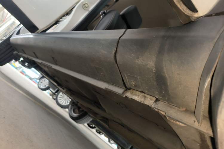 Used Dongfeng Aeolus AX3 2016 1.5L Manual Shangkue Model Right Side Sill