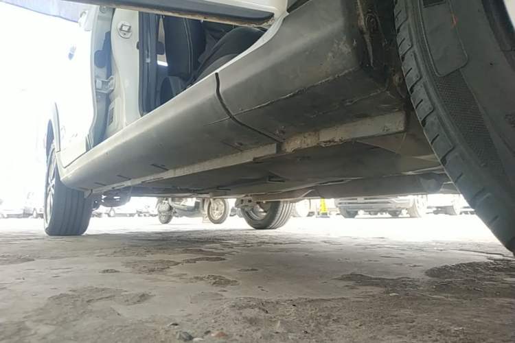 Used Dongfeng Aeolus AX3 2016 1.5L Automatic Zunku Model Right Side Sill