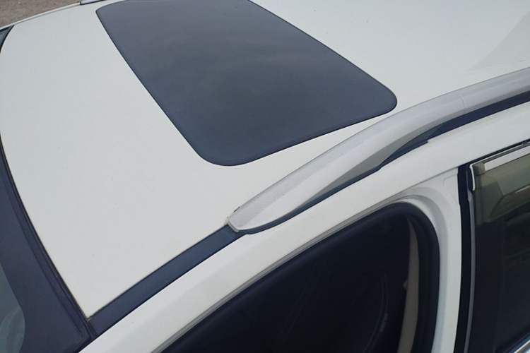 Used Dongfeng Aeolus AX3 2016 1.5L Automatic Zunku Model Roof