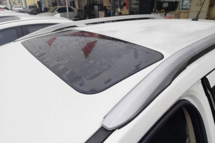 Used Dongfeng Aeolus AX3 2016 1.5L Automatic Zunku Model Roof