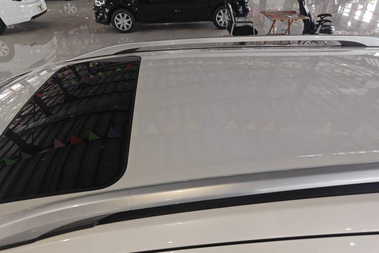 Used Dongfeng Aeolus AX3 2016 1.5L Automatic Zunku Model Roof