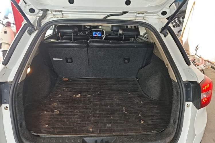 Used Dongfeng Aeolus AX3 2016 1.5L Manual Shangkue Model Trunk