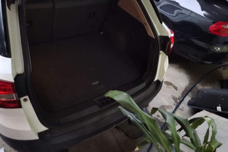 Used Dongfeng Aeolus AX3 2016 1.5L Manual ZhiKu Model Trunk