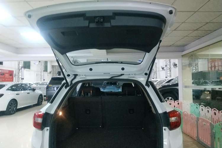 Used Dongfeng Aeolus AX3 2016 1.5L Automatic Shangkue Model Trunk