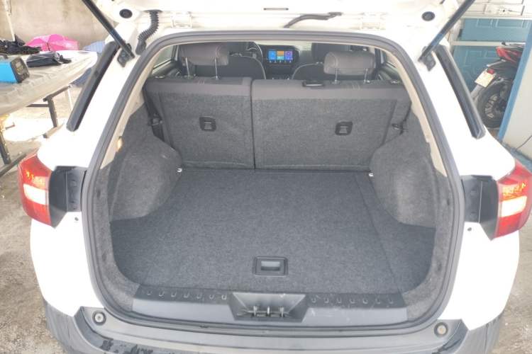 Used Dongfeng Aeolus AX3 2016 1.5L Automatic ZhiKu Model Trunk