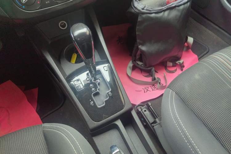 Used Dongfeng Aeolus AX3 2017 Leading Edition 1.5L Automatic Shangkue Model Gear Lever