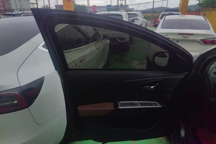 Used Dongfeng Aeolus AX3 2017 Leading Edition 1.5L Automatic Shangkue Model Left Front Door Interior
