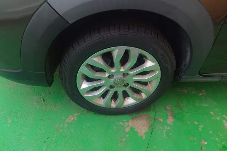 Used Dongfeng Aeolus AX3 2017 Leading Edition 1.5L Automatic Shangkue Model Left Front Wheel Hub
