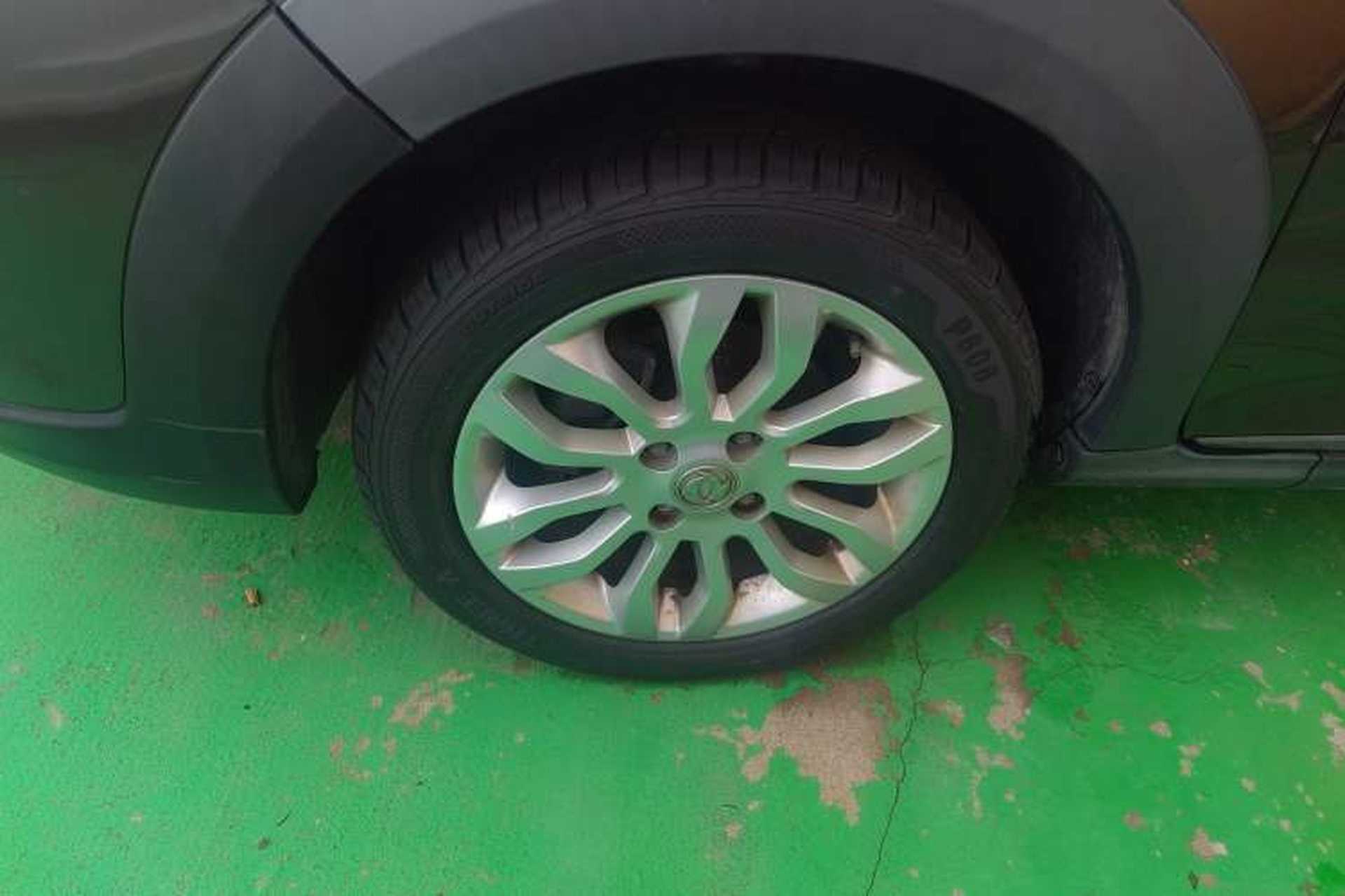 Used Dongfeng Aeolus AX3 2017 Leading Edition 1.5L Automatic Shangkue Model Left Front Wheel Hub