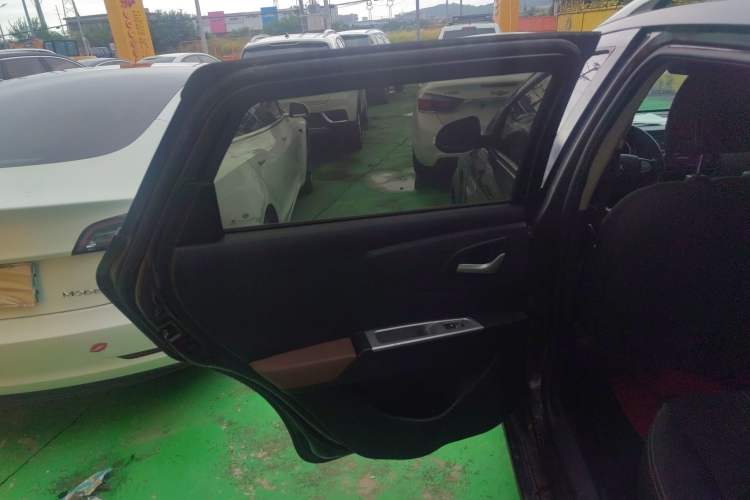 Used Dongfeng Aeolus AX3 2017 Leading Edition 1.5L Automatic Shangkue Model Left Rear Door Interior