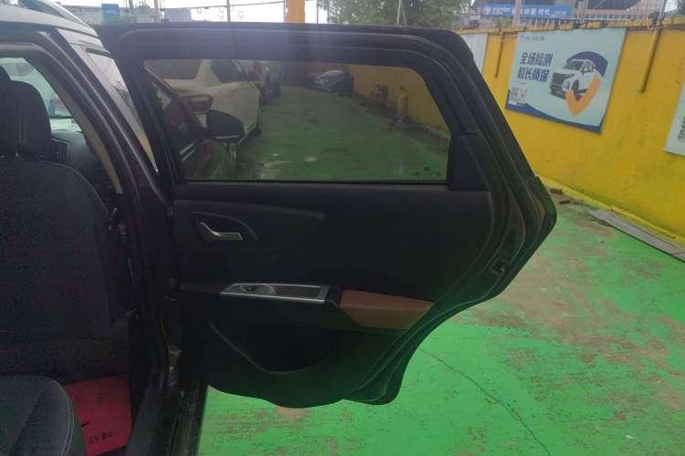 Used Dongfeng Aeolus AX3 2017 Leading Edition 1.5L Automatic Shangkue Model Right Rear Door Interior