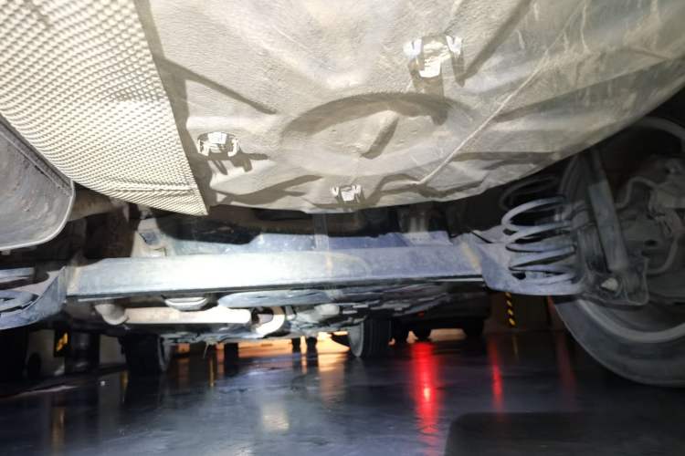 Used Dongfeng Aeolus AX3 2017 Leading Edition 1.5L Manual Shangkui Model Chassis Rear