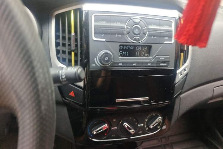 Used Dongfeng Aeolus AX3 2017 Leading Edition 1.5L Manual Shangkui Model Audio And AC Panel