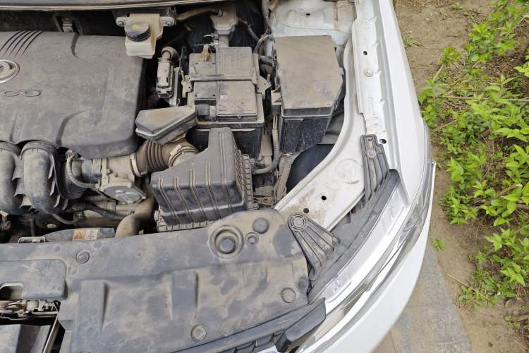 Used Dongfeng Aeolus AX3 2017 Leading Edition 1.5L Manual Shangkui Model Engine Bay Left