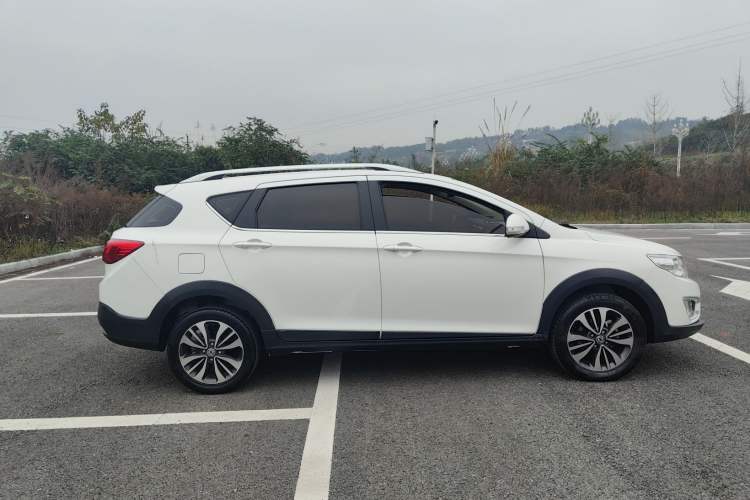 Used Dongfeng Aeolus AX3 2017 Leading Edition 1.5L Automatic Cool Style Exterior 2