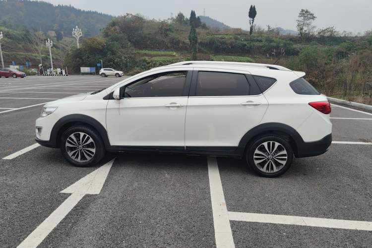 Used Dongfeng Aeolus AX3 2017 Leading Edition 1.5L Automatic Cool Style Exterior 5