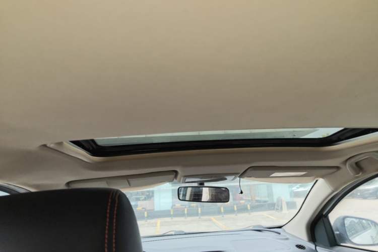Used Dongfeng Aeolus AX3 2017 Leading Edition 1.5L Automatic Cool Style Headliner