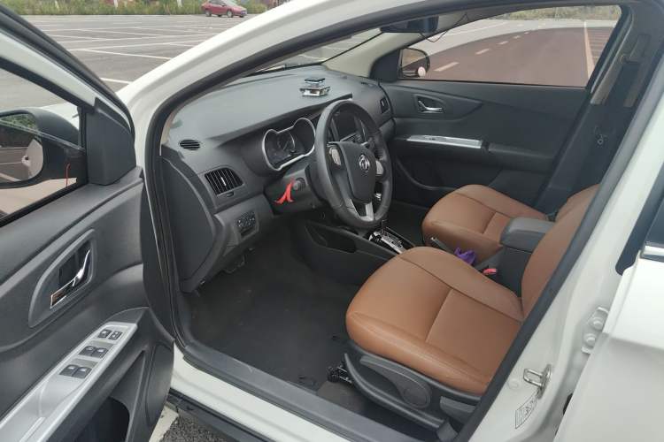 Used Dongfeng Aeolus AX3 2017 Leading Edition 1.5L Automatic Cool Style Interior 1