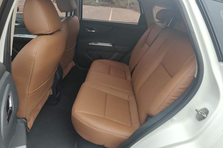 Used Dongfeng Aeolus AX3 2017 Leading Edition 1.5L Automatic Cool Style Interior 2