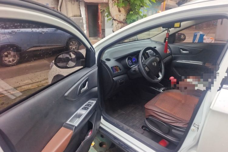 Used Dongfeng Aeolus AX3 2017 Leading Edition 1.5L Manual Shangkui Model Interior 3