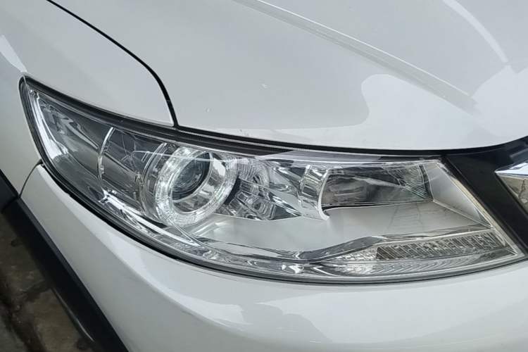 Used Dongfeng Aeolus AX3 2017 Leading Edition 1.5L Automatic Shangkue Model Right Front Headlight