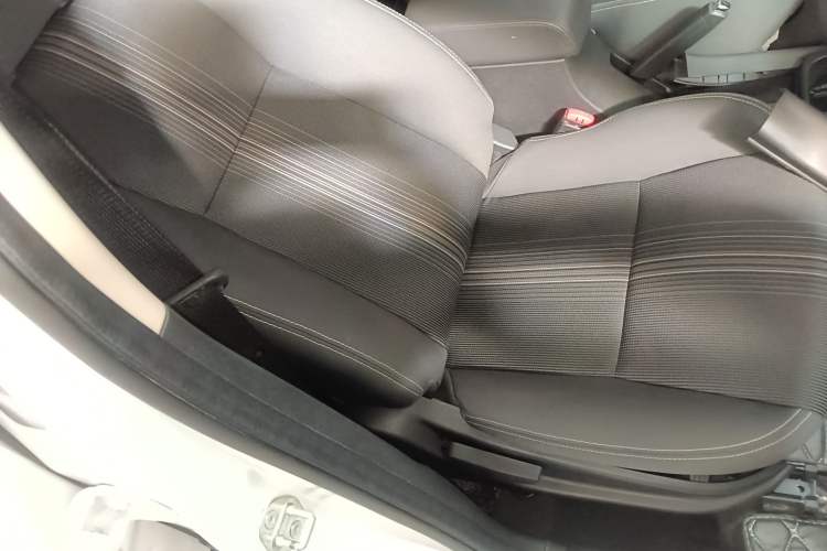 Used Dongfeng Aeolus AX3 2017 Leading Edition 1.5L Automatic Shangkue Model Right Front Seat