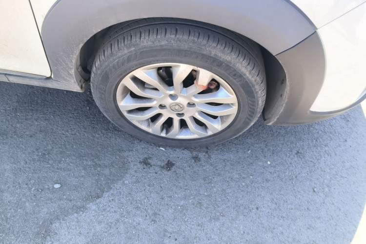 Used Dongfeng Aeolus AX3 2017 Leading Edition 1.5L Manual Shangkui Model Right Front Wheel Hub