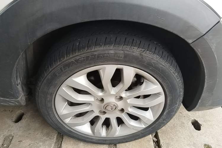 Used Dongfeng Aeolus AX3 2017 Leading Edition 1.5L Automatic Shangkue Model Right Front Wheel Hub
