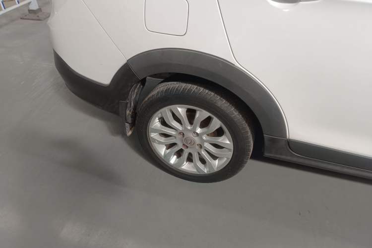 Used Dongfeng Aeolus AX3 2017 Leading Edition 1.5L Automatic Shangkue Model Right Rear Wheel Hub