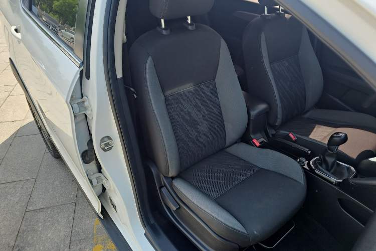 Used Dongfeng Aeolus AX3 2019 1.6L Manual Enjoyment Edition Right Front Seat