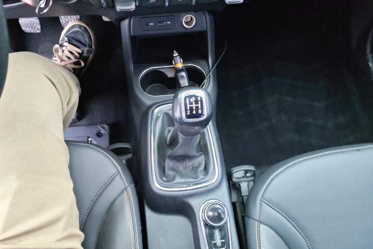 Used Dongfeng Aeolus AX4 2017 1.6L Manual ChaoShang Model Gear Lever