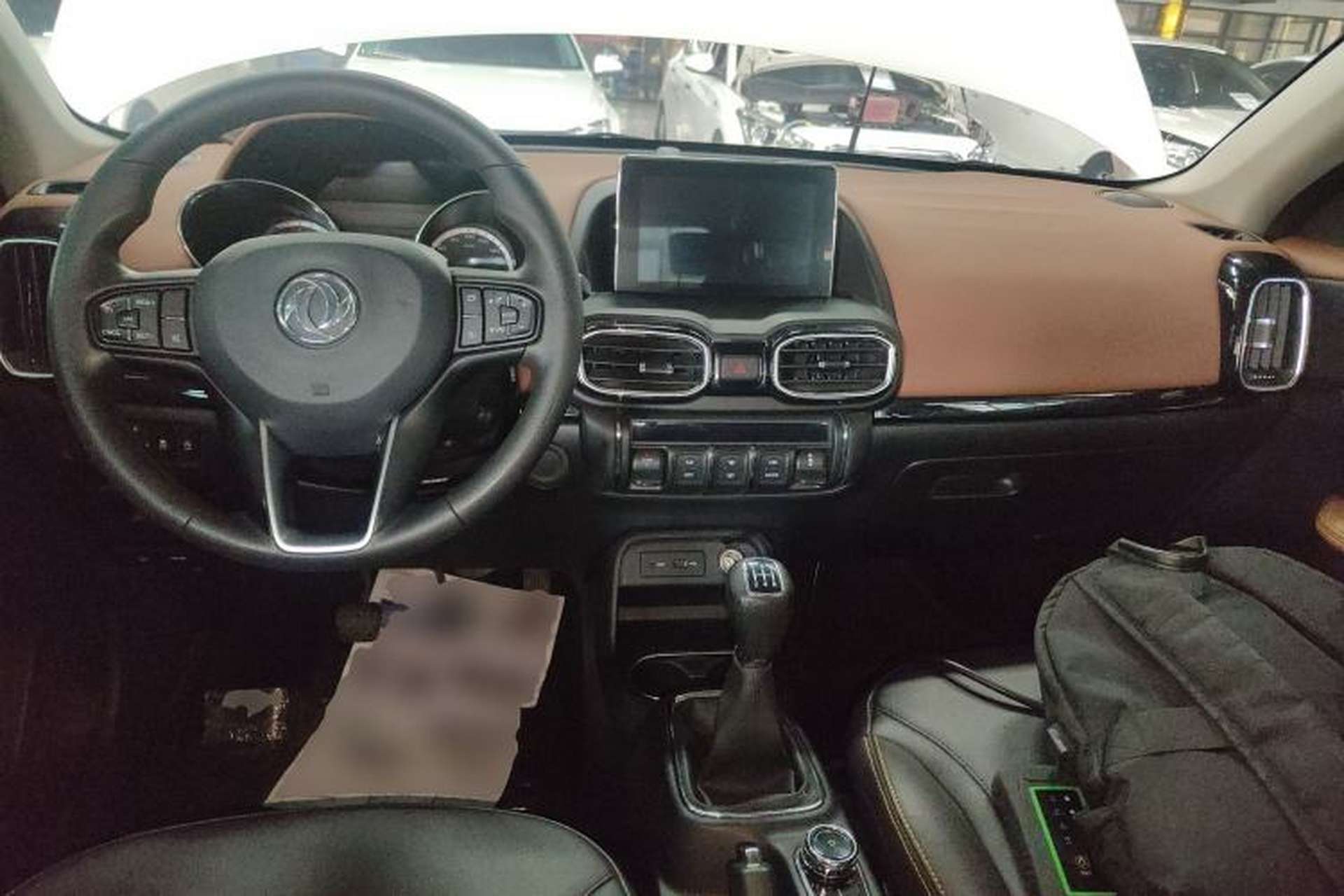Used Dongfeng Aeolus AX4 2017 1.6L Manual ChaoShang Model Center Console