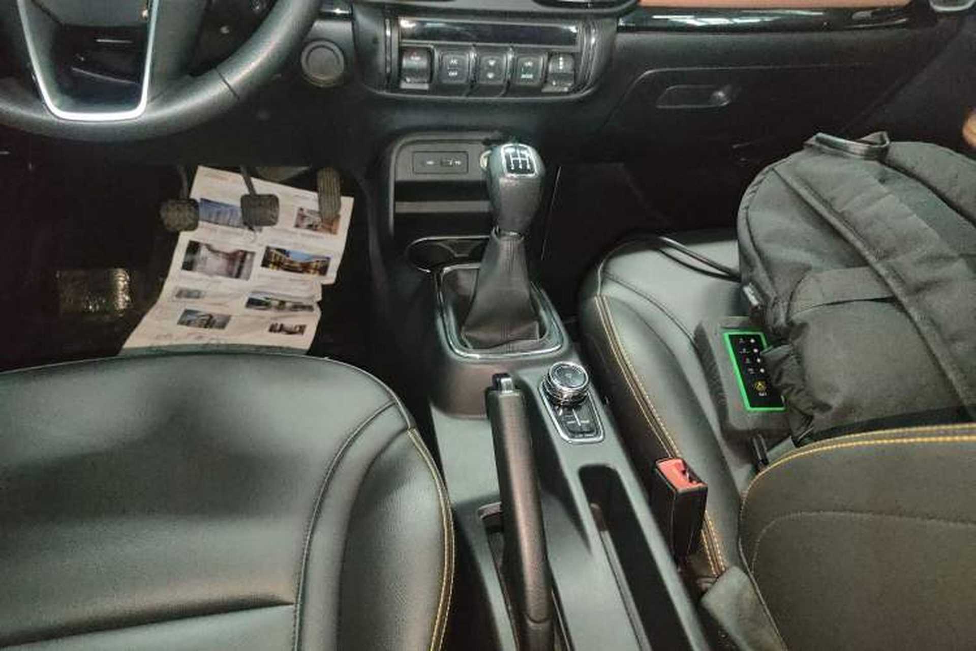 Used Dongfeng Aeolus AX4 2017 1.6L Manual ChaoShang Model Gear Lever