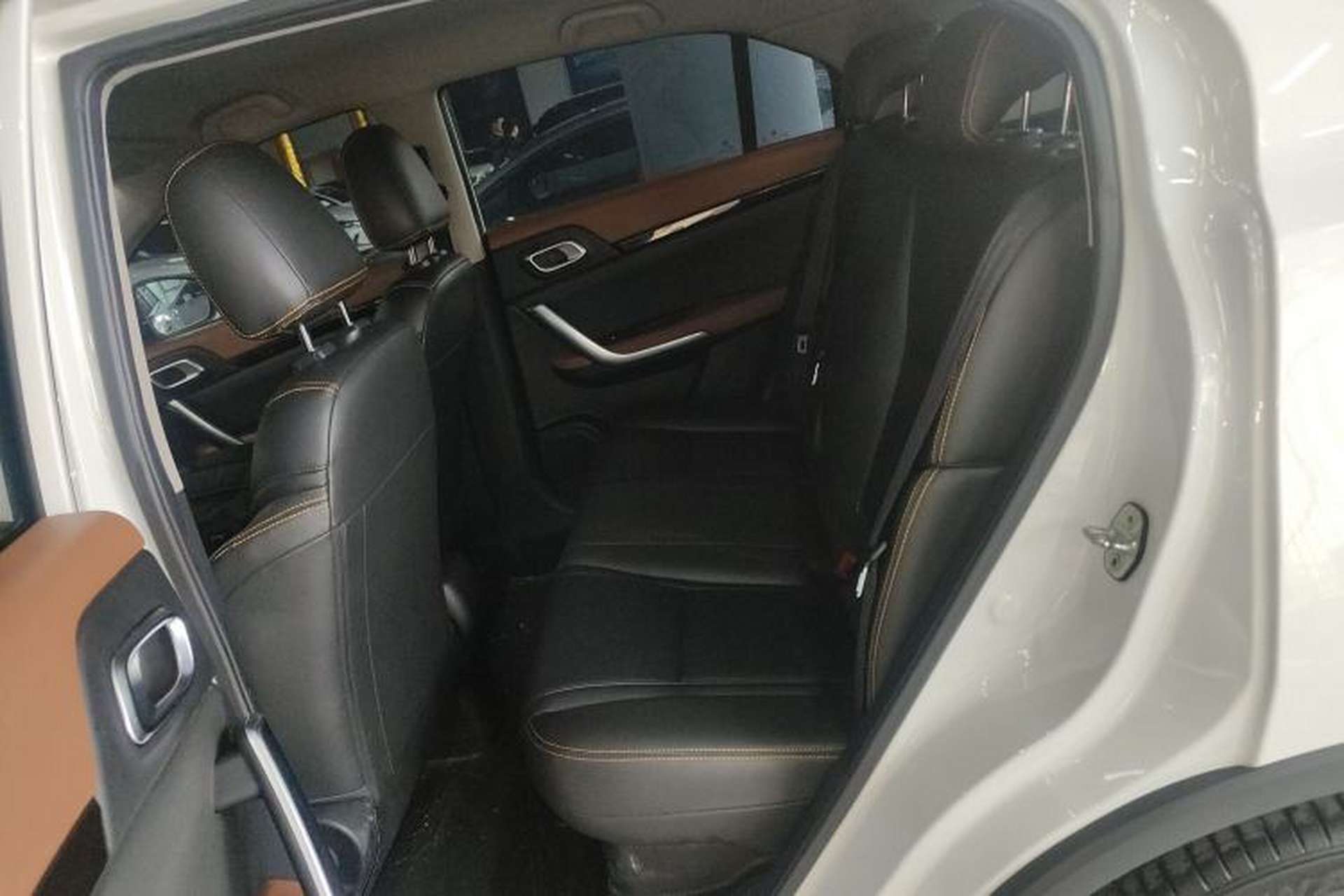 Used Dongfeng Aeolus AX4 2017 1.6L Manual ChaoShang Model Left Rear Seat