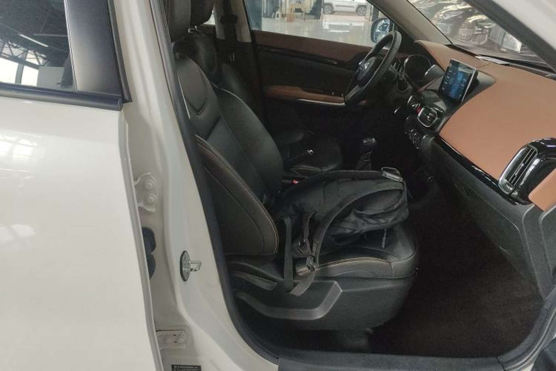 Used Dongfeng Aeolus AX4 2017 1.6L Manual ChaoShang Model Right Front Seat